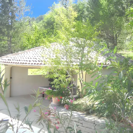 Villa élégante à Avec Piscine Privée Et Jacuzzi Céreste